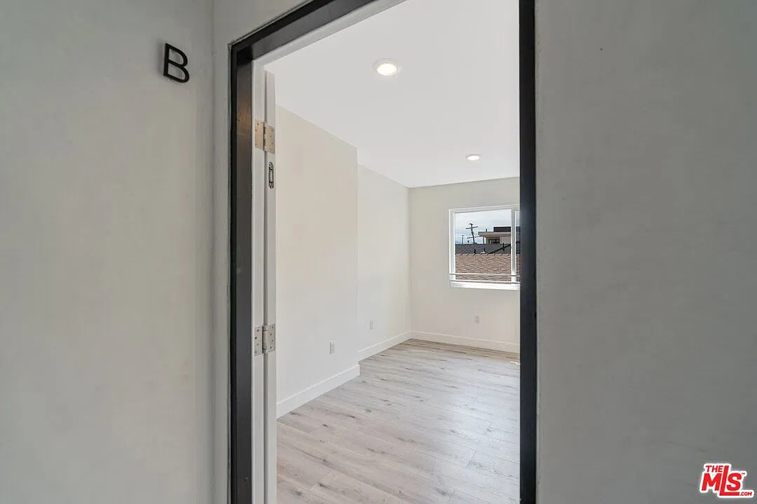 3 bed, 2.0 bath, 1000 sqft, $5,195 — Photo 4