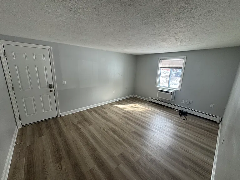 Lake Street Apartments — Photo 14
