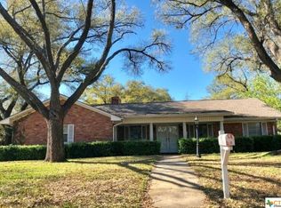 1201 E 12th St, Cameron, TX 76520