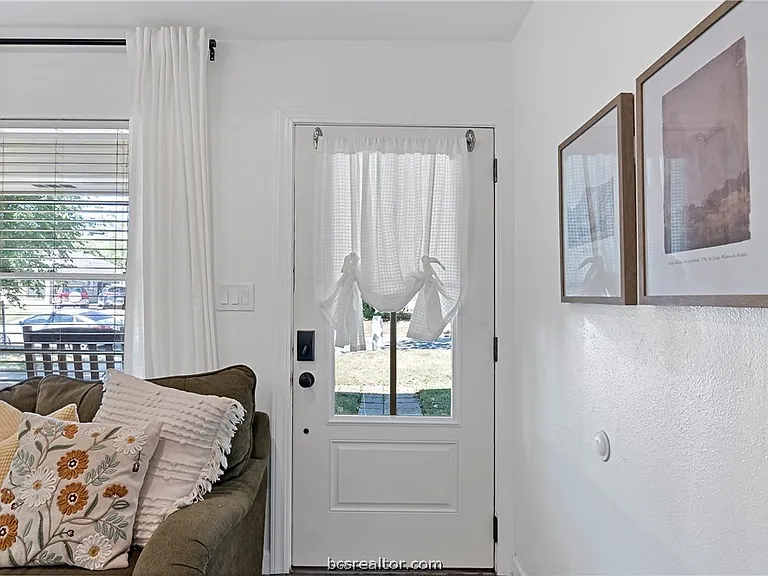 116 Richards St — Photo 6