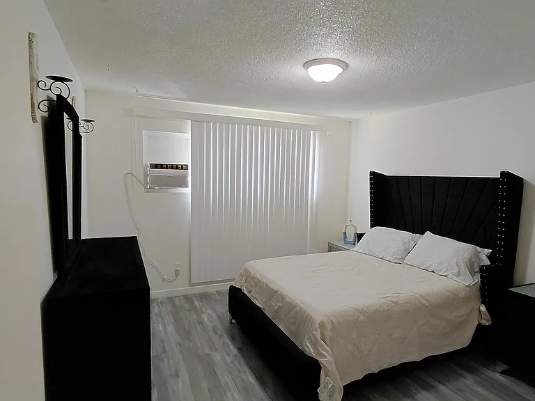 4824 1/4 E Live Oak St — Photo 9
