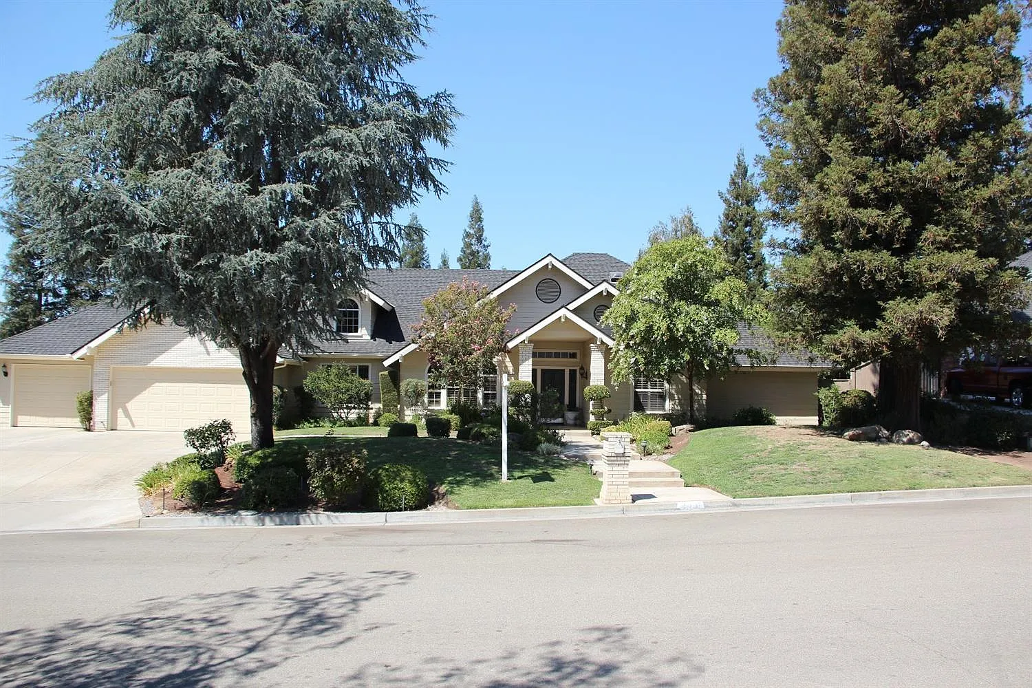 436 E Balfour Ave photo 1