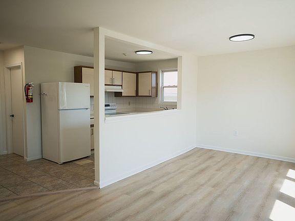 4th image of 519 Valley St #3