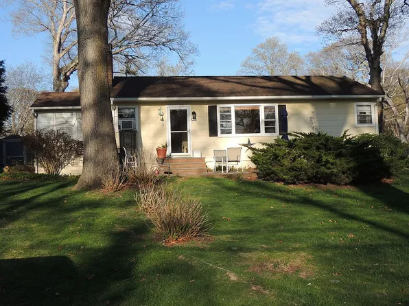 22 Chestnut St, Sag Harbor, NY 11963