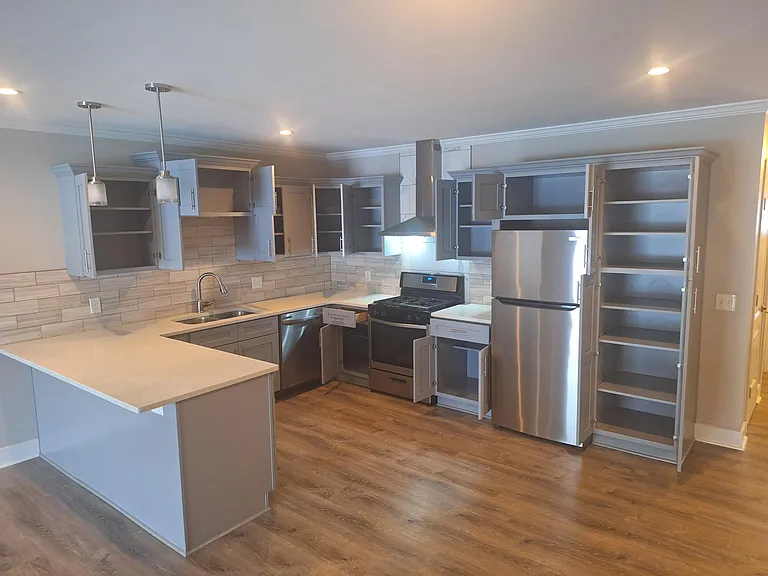 11290 Broadway St — Photo 37