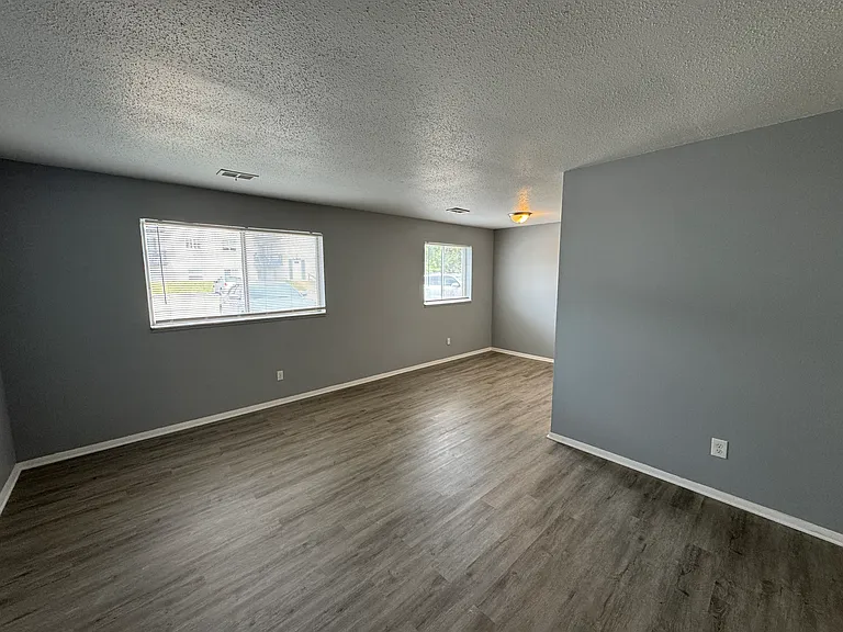 2832 E County Line Rd — Photo 11