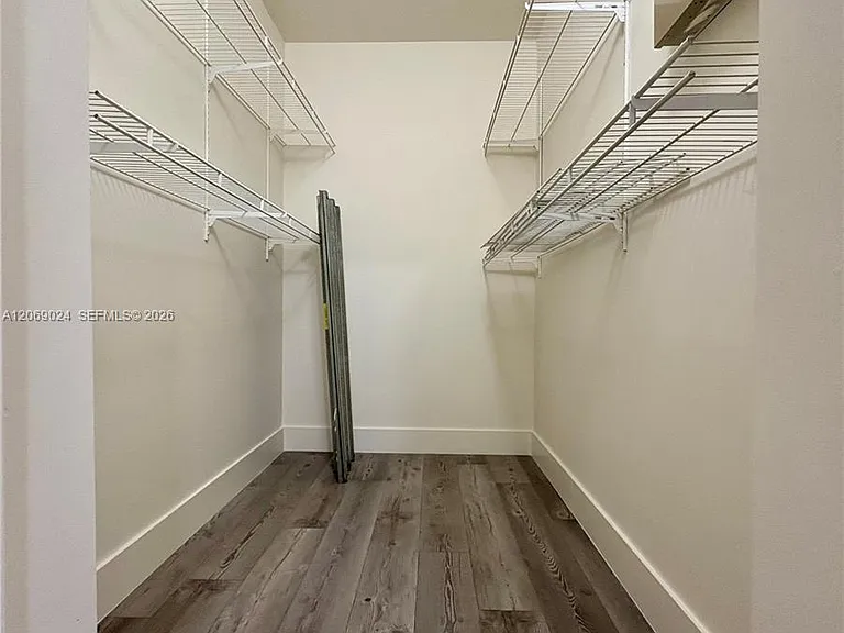 1260 SE 27th St #204 — Photo 8