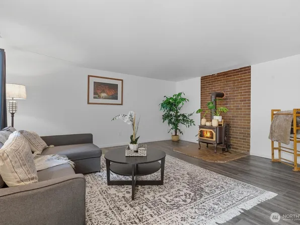 1210 NW Huckle Drive, Bremerton, WA 98311