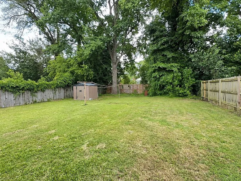 1308 Elder Ave — Photo 11