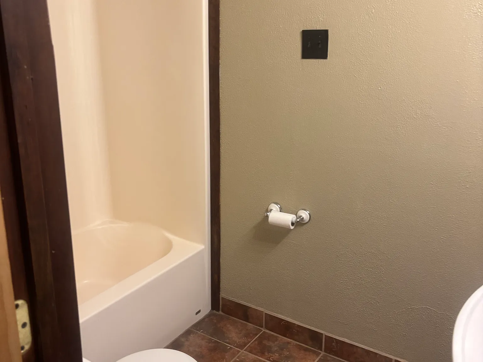 3 bed, $2,100 — Photo 4