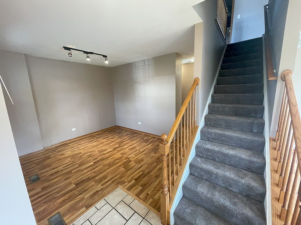 2nd image of 612 Legend Ln #612