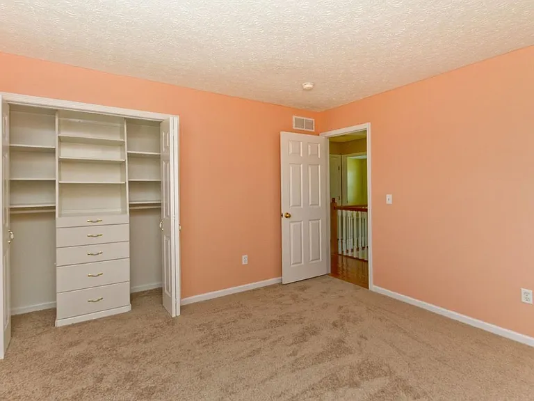 Bed room