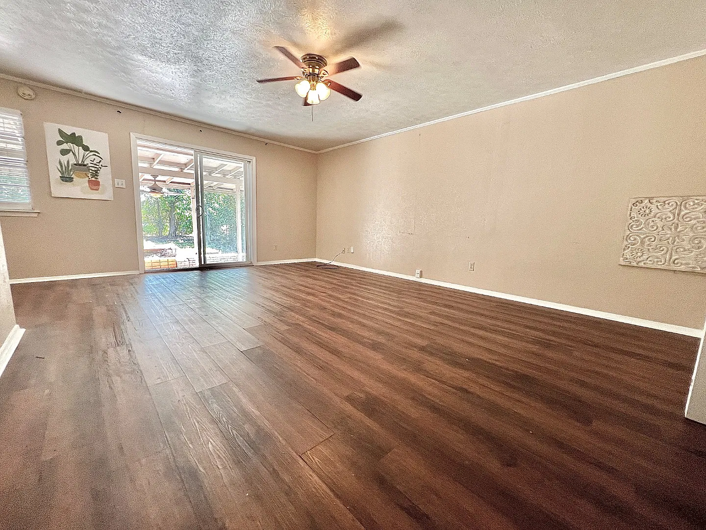 Charming 4-Bed Gem Near Downtown RockwallFenced Yard, Patio, and Attached Garage — Photo 2