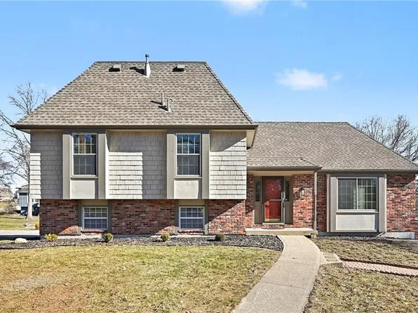 8317 NW Overland Dr, Kansas City, MO 64151