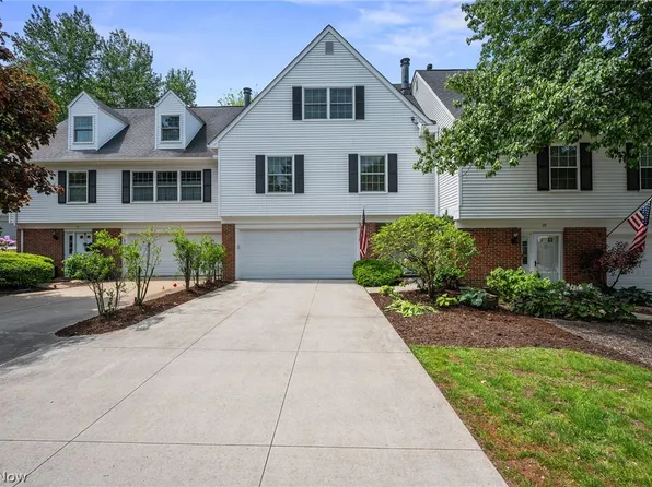 25 Commons Ct, Chagrin Falls, OH 44022
