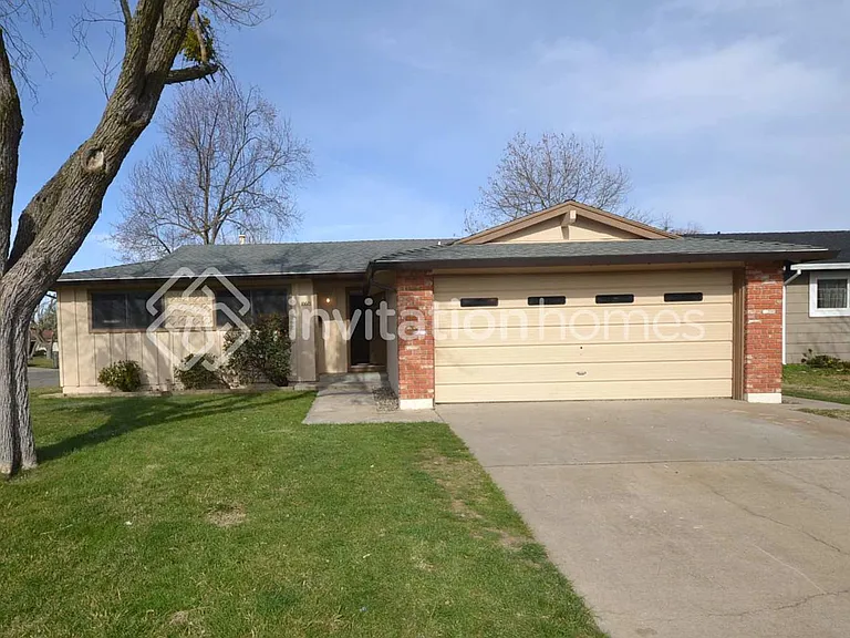 10601 Viani Way — Photo 1