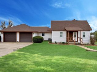 332 W 5th St, Hydro, OK 73048
