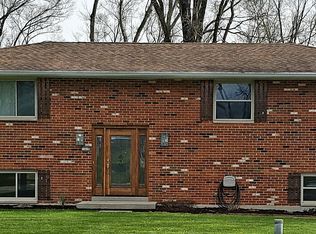 1310 Old Country Dr, Dayton, OH 45414