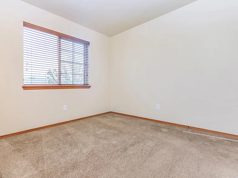 Monroe Avenue Apartments — Photo 24