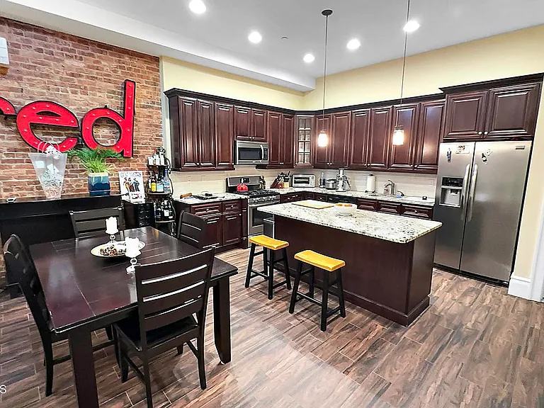 18 Broad St #3 — Photo 13