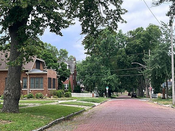 4th image of 706 Hillyer St
