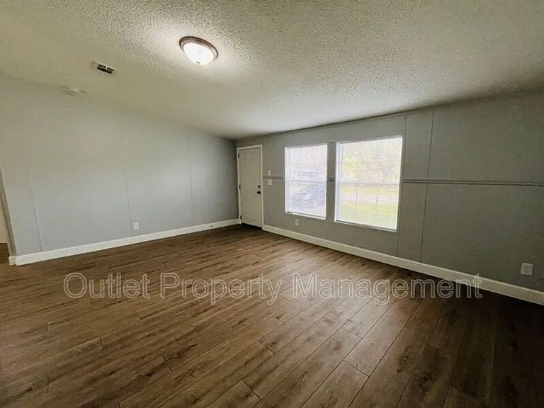 15710 Bermuda St — Photo 4