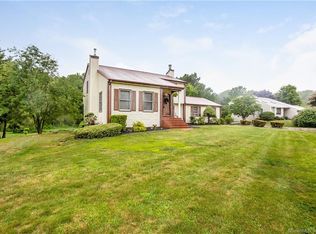 12 Lynn Cir, Bloomfield, CT 06002