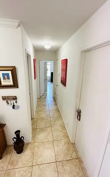 302 Golden Gate Dr — Photo 4