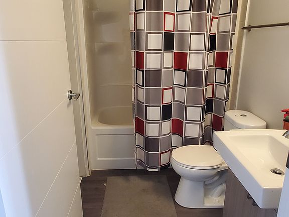 5th image of 1561 Oxford St #516