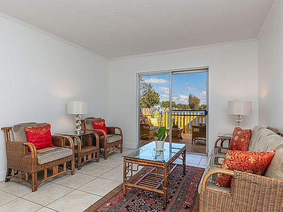5th image of 4126 SW 61st Ave #6