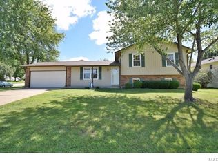 1800 Whispering Ridge Ln, Saint Peters, MO 63376
