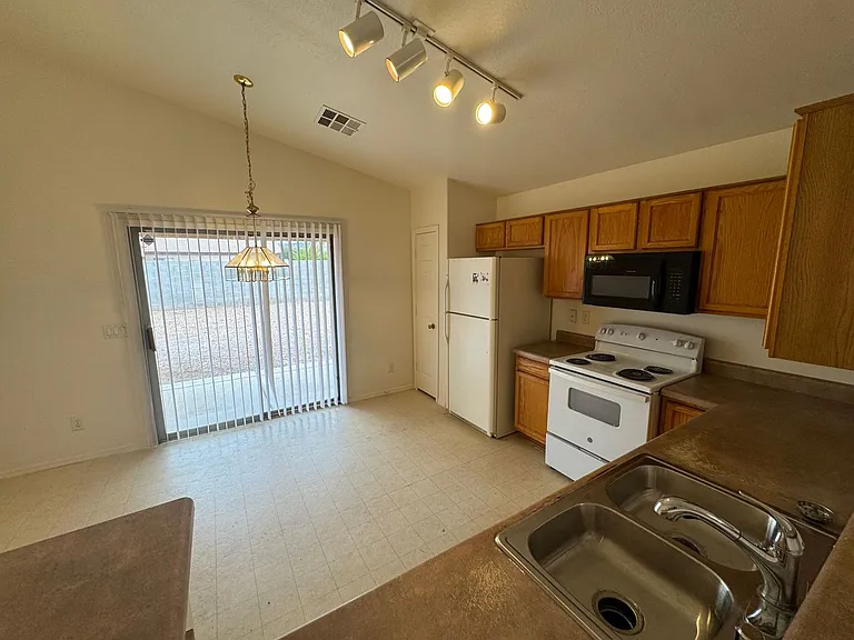 1225 W Darrel Rd — Photo 9
