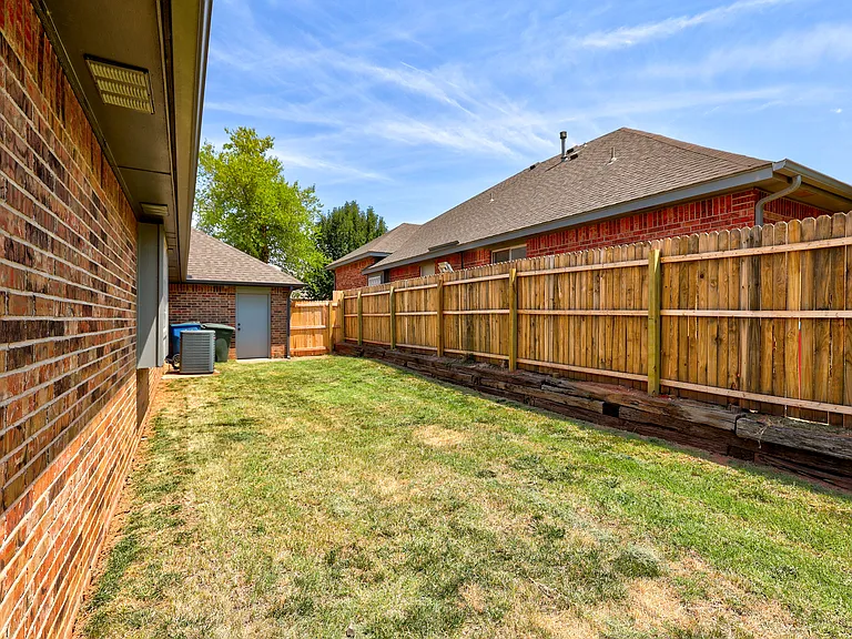 2104 Del Simmons Dr — Photo 61