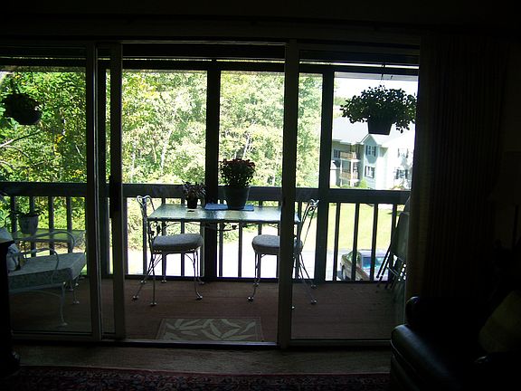 5th image of 34 Parkwood Dr Unit 103