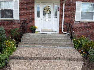 233 N Middletown Road #D, Pearl River, NY 10965