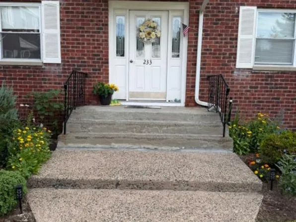 233 N Middletown Road #D, Pearl River, NY 10965