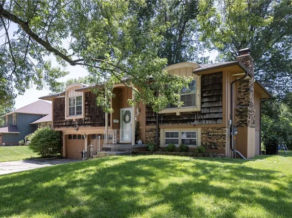 8009 Southview Dr, Grandview, MO 64030