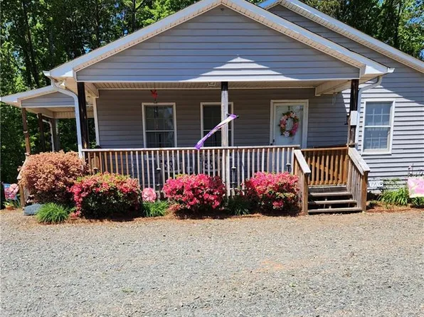 2095 Piney Mountain Rd, Walnut Cove, NC 27052
