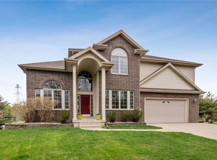 7477 Barnsley Dr, Johnston, IA 50131