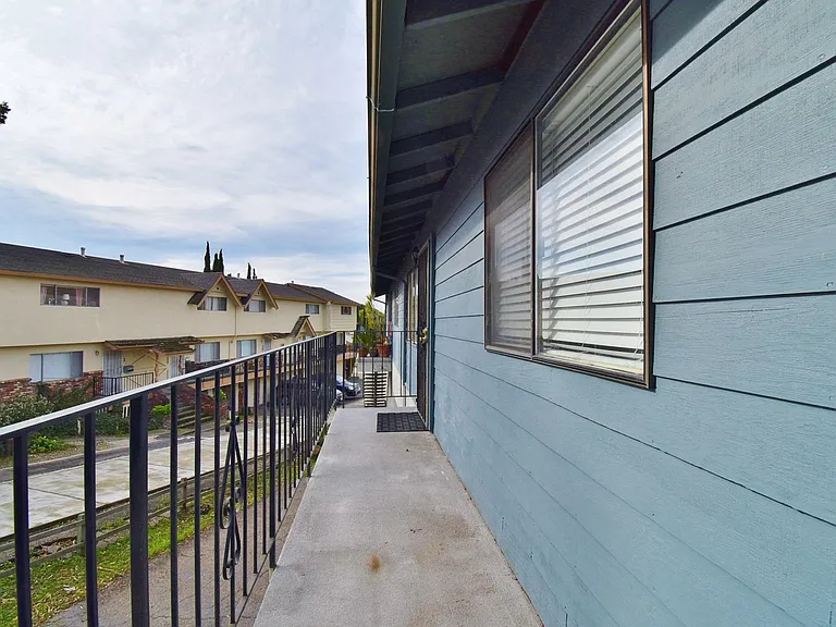 21955 Idena Ave — Photo 10