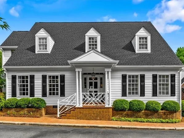 12 Charleston Sq, Greensboro, NC 27408