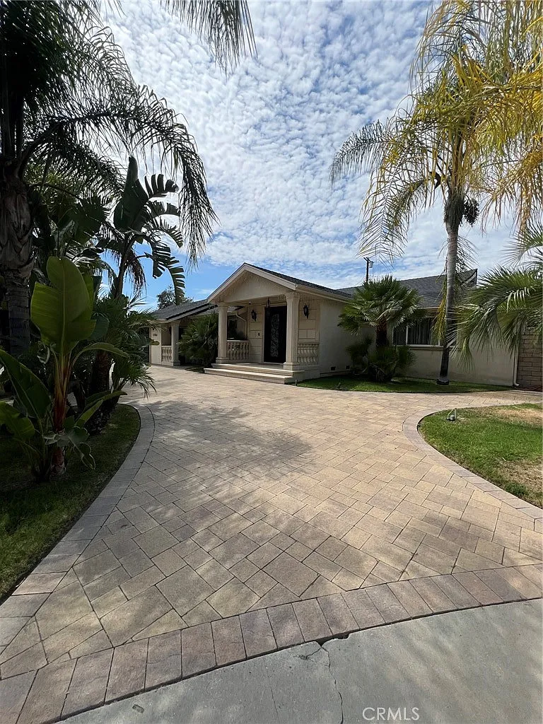 5 bed, 2490 sqft, $8,000 — Photo 3