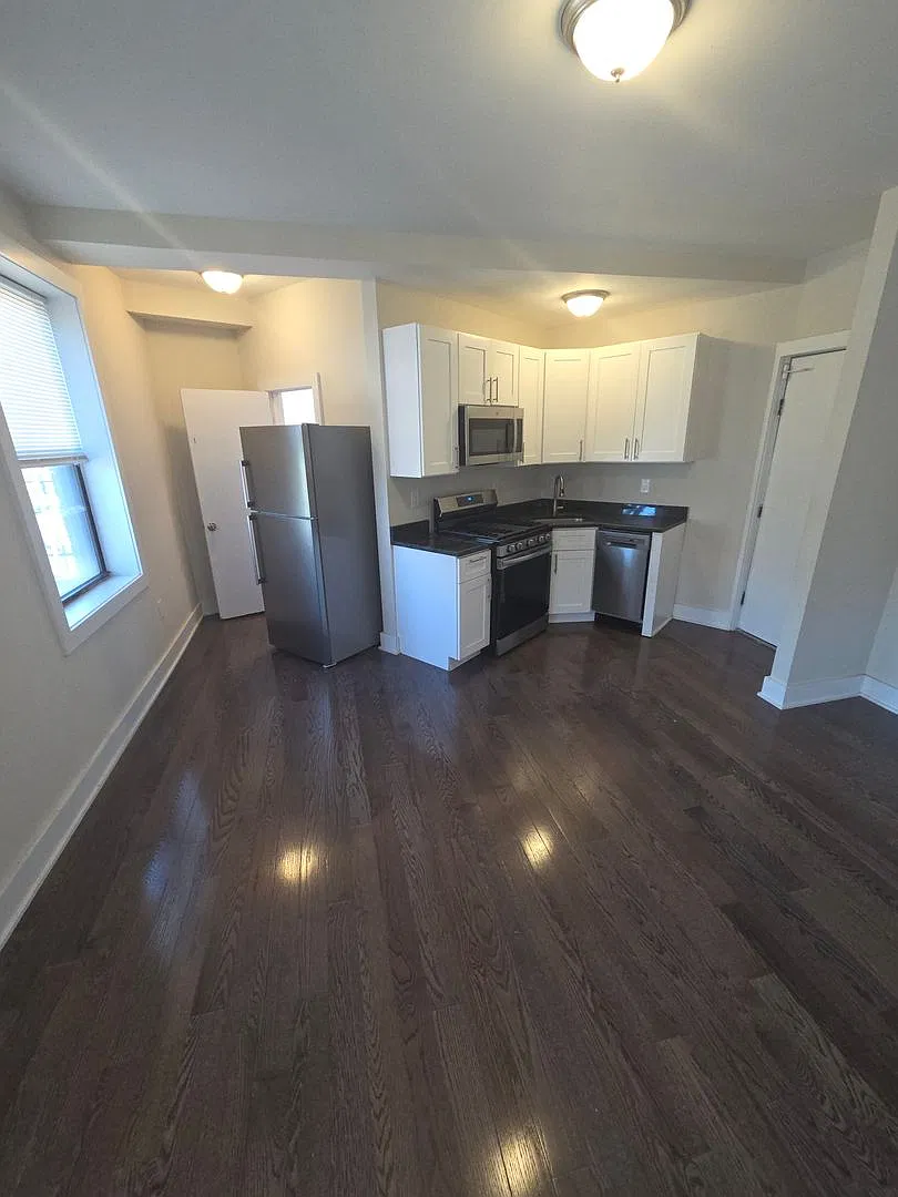 075 - 111 Sanford Realty Llc — Photo 2