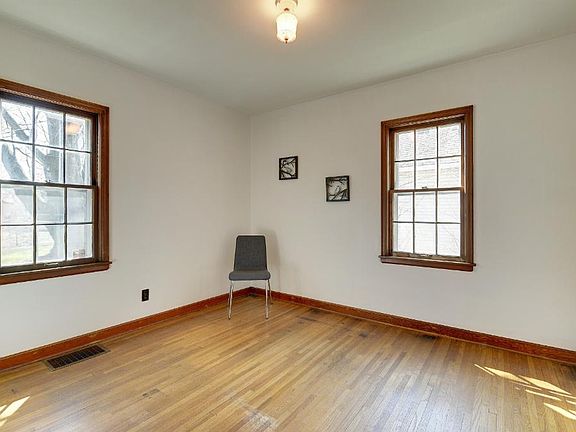 5th image of 2630 Harvester Ave E
