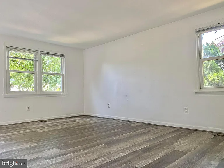 7351 Crestleigh Cir — Photo 3