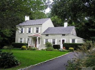 159 W Rogues Path, Huntington, NY 11743