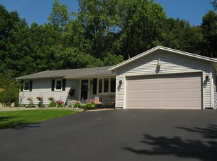 149 Harpington Dr, Rochester, NY 14624