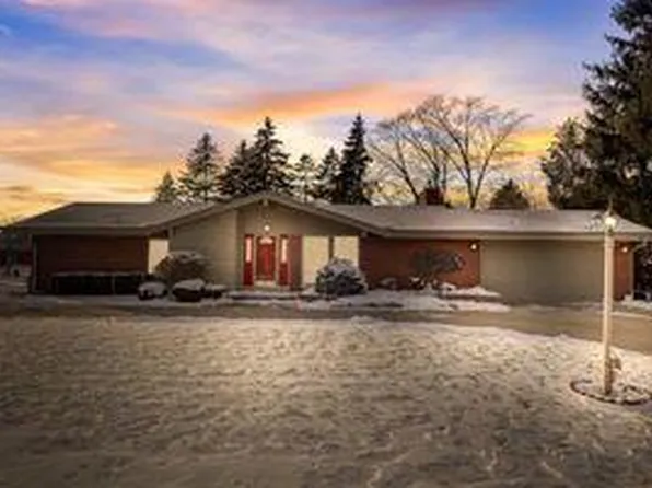 5150 Hunt Club ROAD, Wind Point, WI 53402