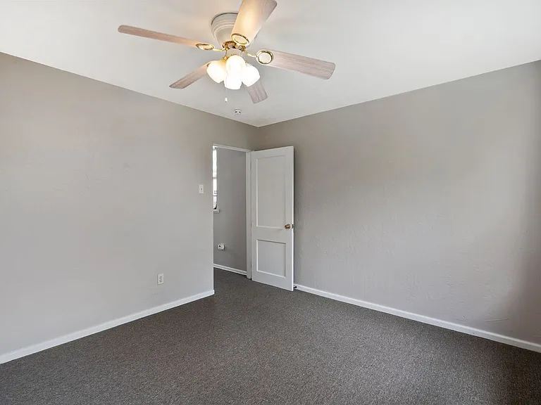 Convenient 2 Bedroom home in Mt. Washington available July 1! — Photo 13