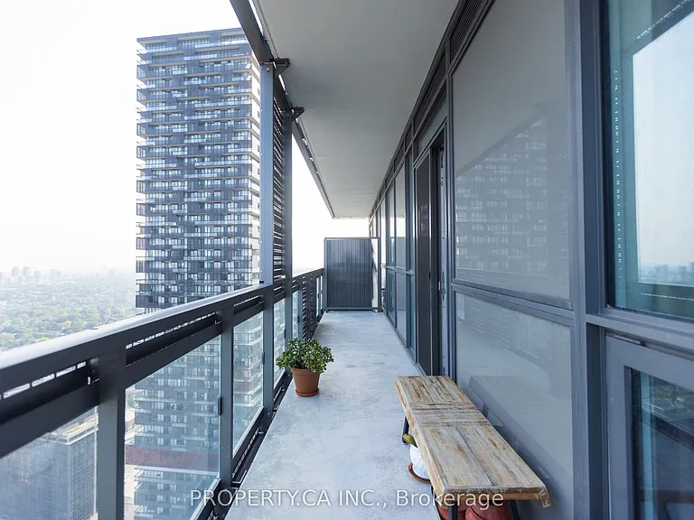 39 Roehampton Ave #4304 — Photo 7